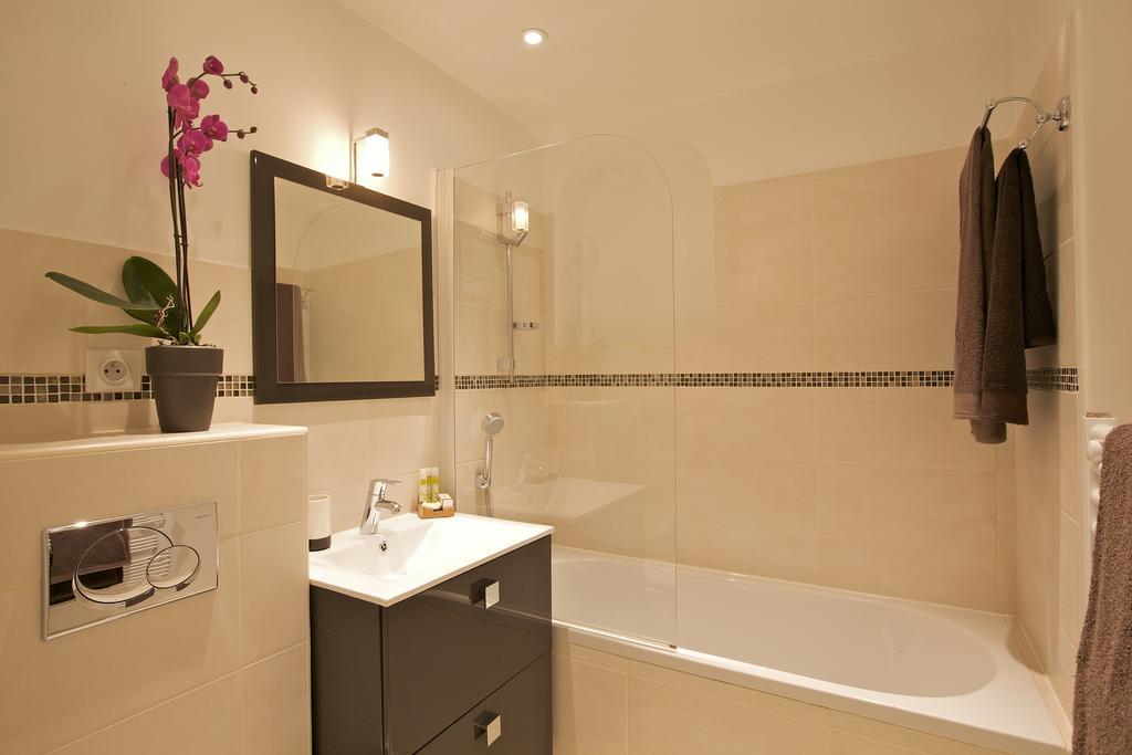 Le California Apartment ฌวง-เลส์-แป็งส์ ภายนอก รูปภาพ