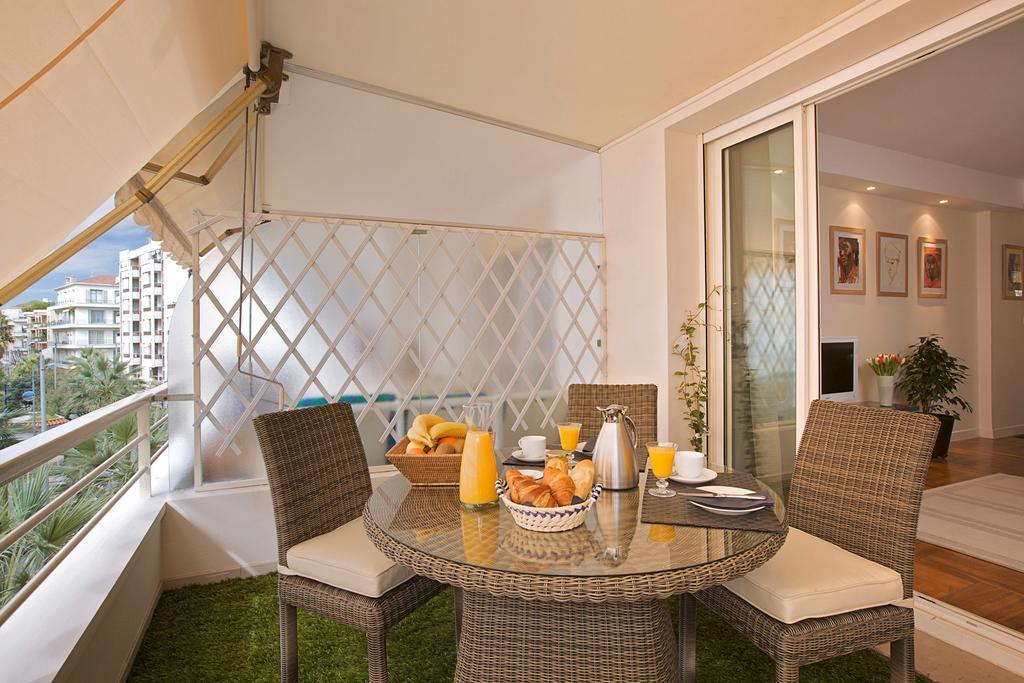 Le California Apartment ฌวง-เลส์-แป็งส์ ภายนอก รูปภาพ